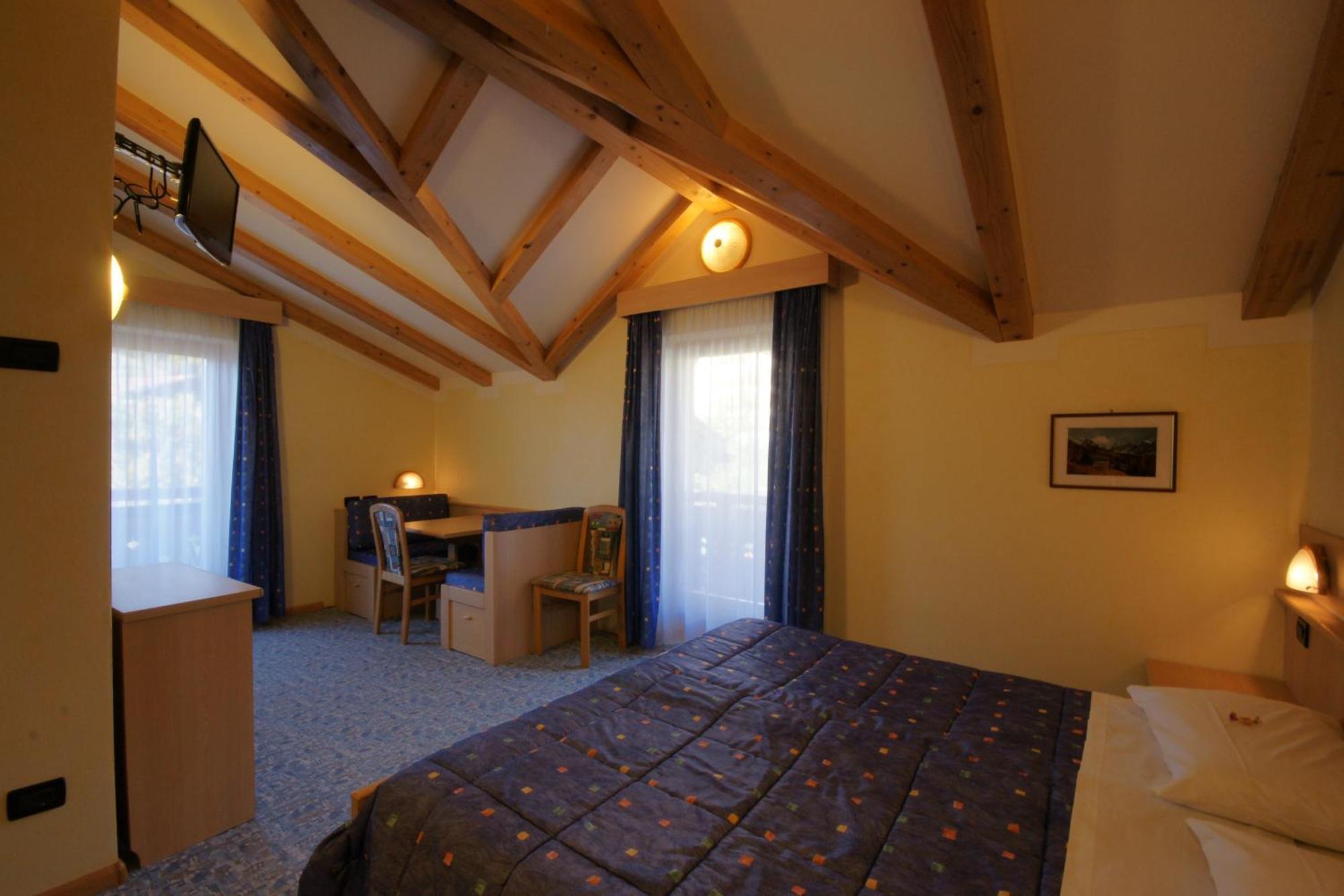 Berg Hotel Latemar Spitze Vigo di Fassa Bagian luar foto