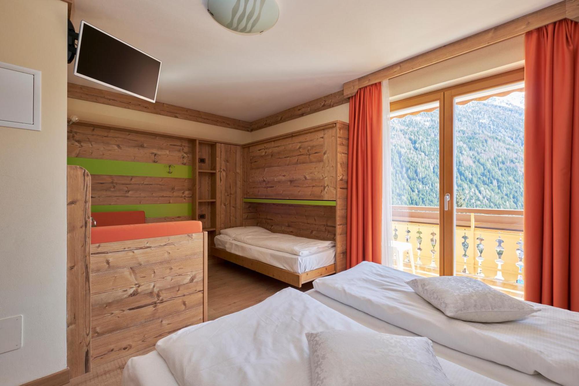 Berg Hotel Latemar Spitze Vigo di Fassa Bagian luar foto