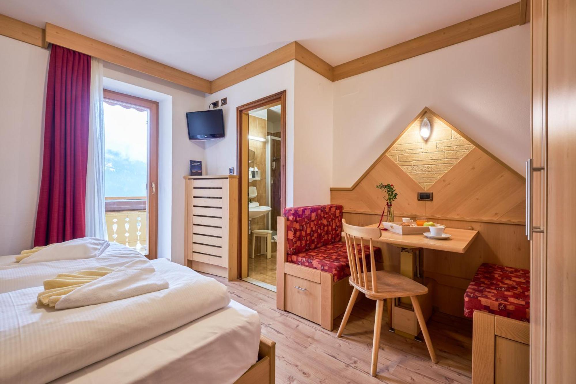 Berg Hotel Latemar Spitze Vigo di Fassa Bagian luar foto